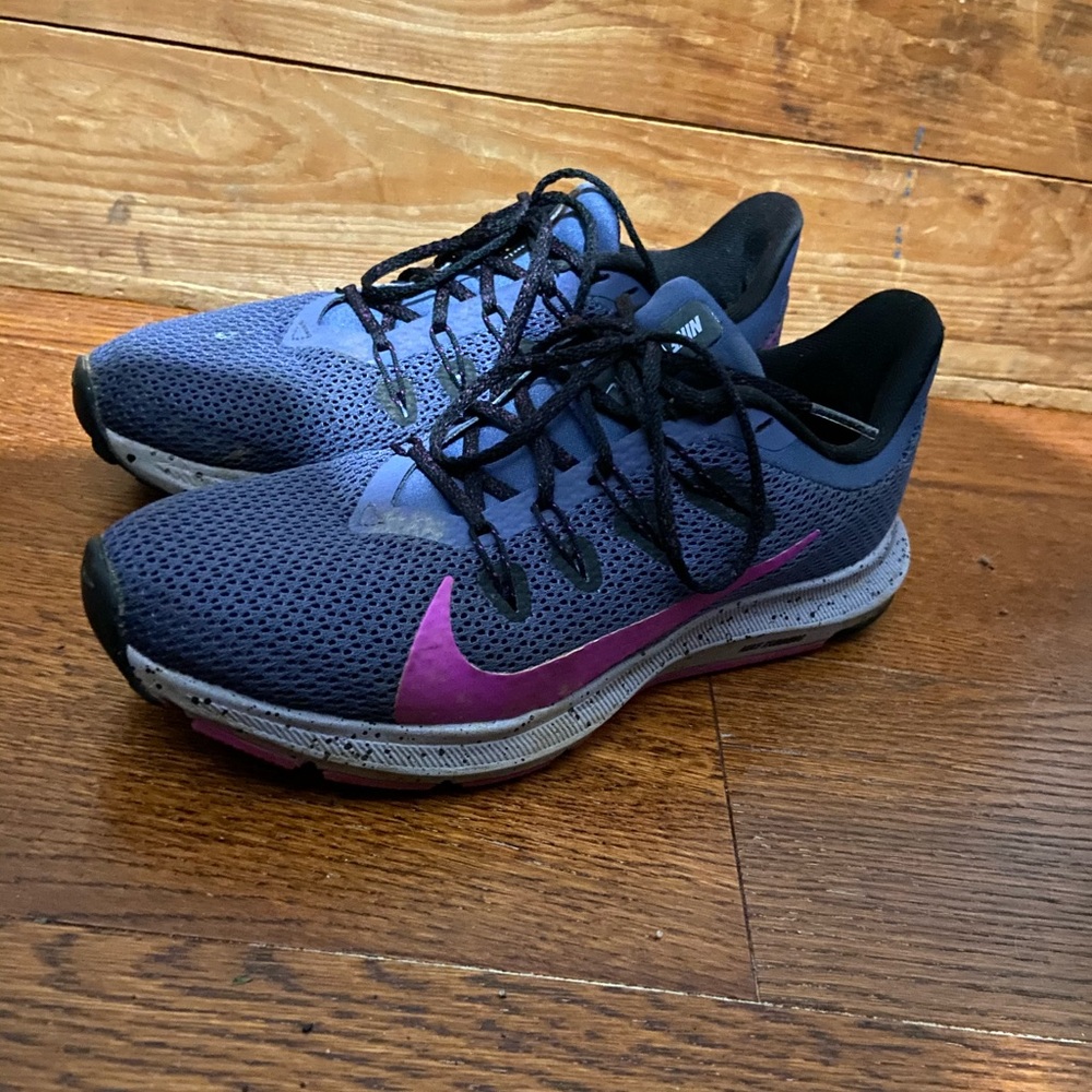 NIKE RUNNING SNEAKER
